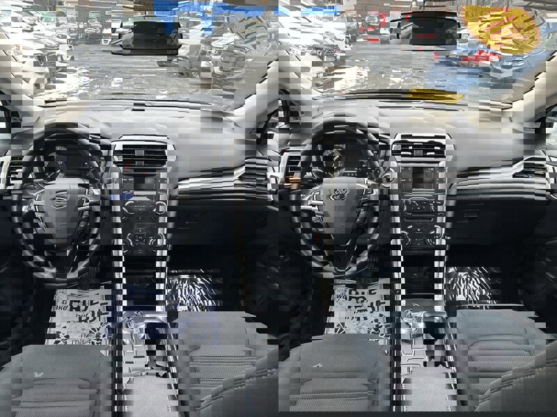 Used 2017 Ford Fusion SE image 11