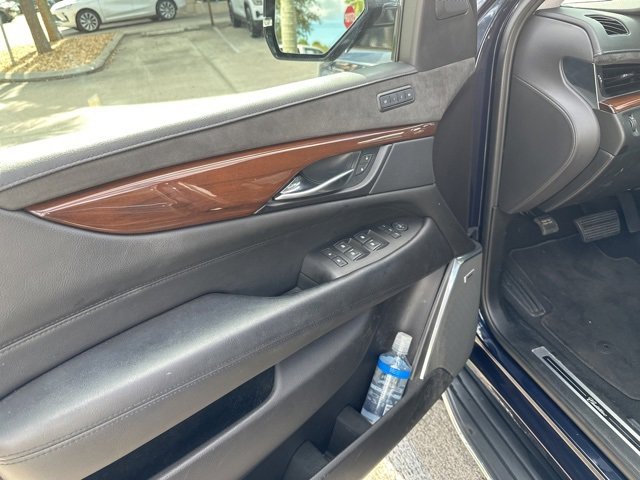 Used 2019 Cadillac Escalade Luxury image 8