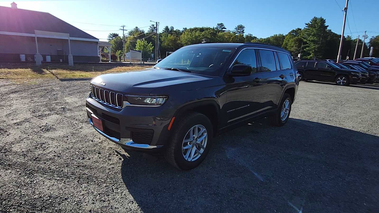 New 2025 Jeep Grand Cherokee L Laredo image 4