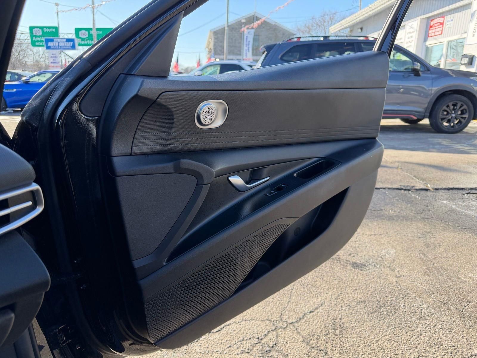 Used 2022 Hyundai Elantra SEL image 12