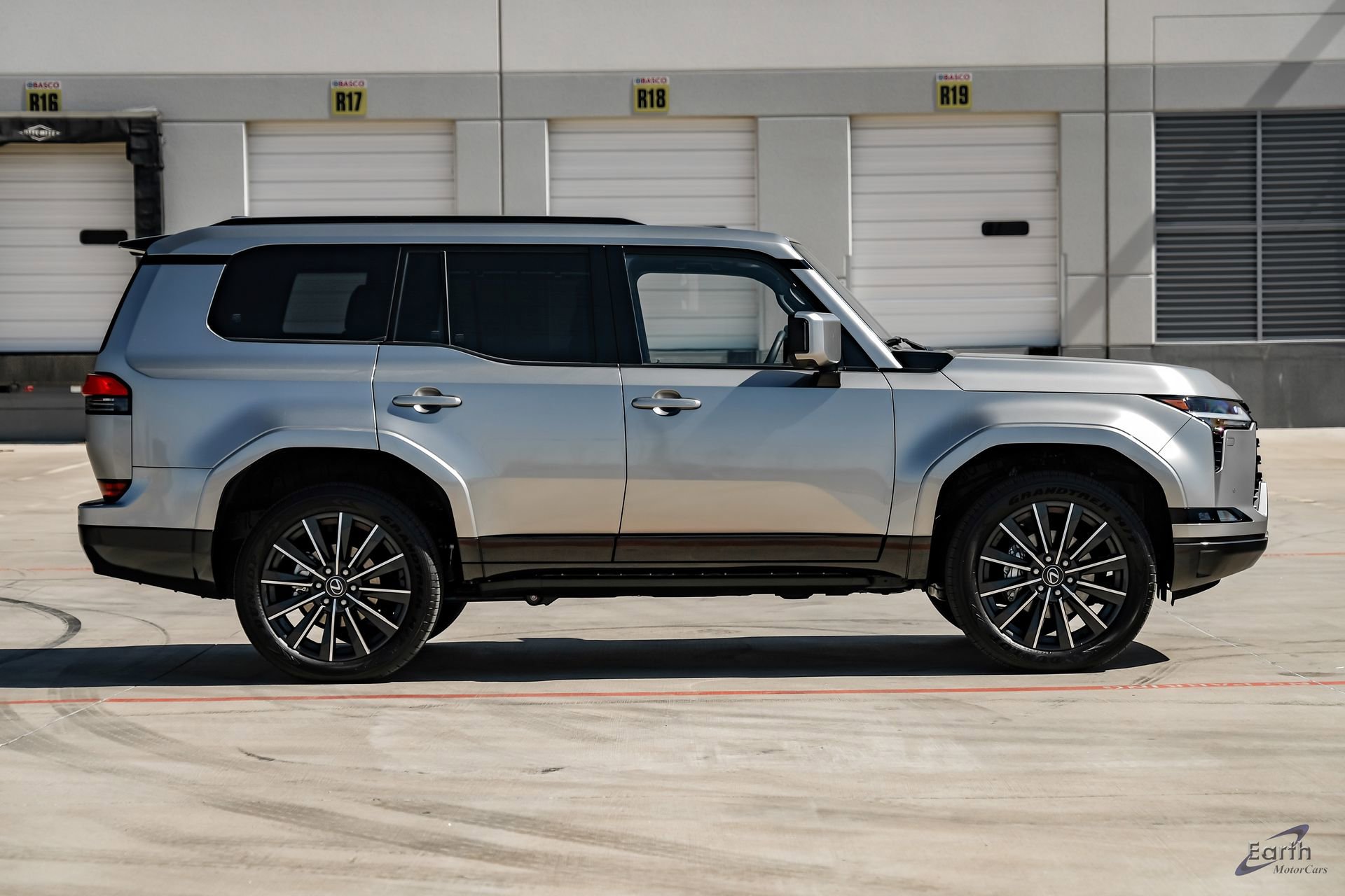 Used 2025 Lexus GX 550 550 Luxury+ HUD Traffic LIFTED w/ Accessory Package (2T) image 18