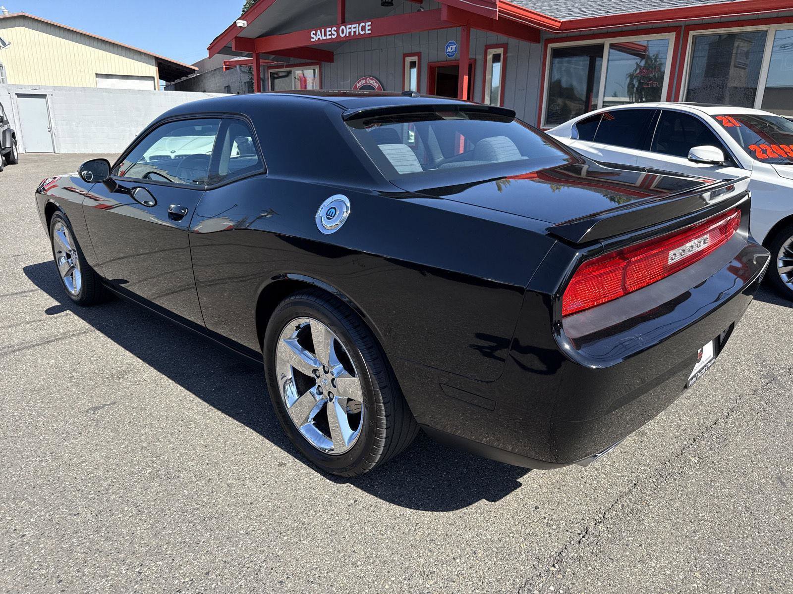 Used 2012 Dodge Challenger R/T image 11