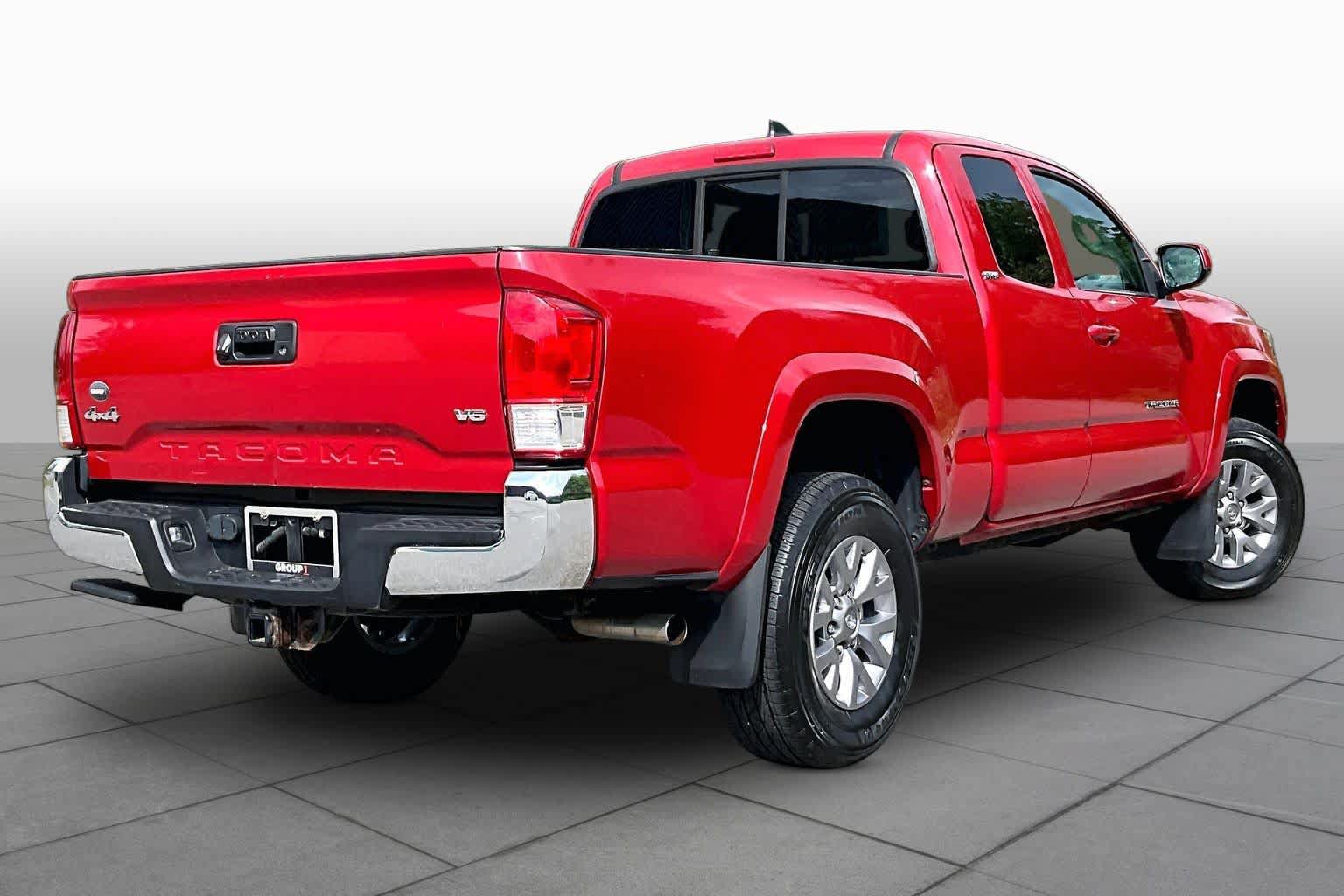 Used 2017 Toyota Tacoma SR5 AWD/4WD image 13