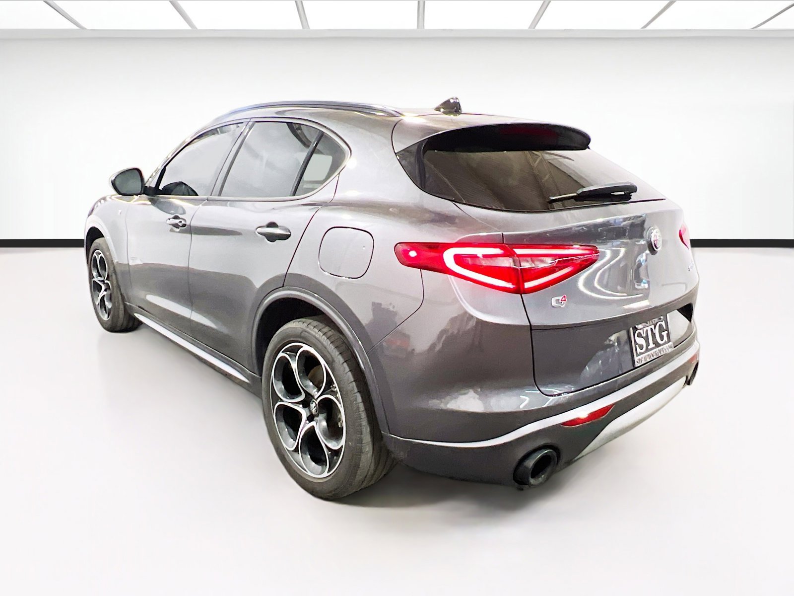 Used 2022 Alfa Romeo Stelvio Ti w/ Active Assist Plus Package image 6