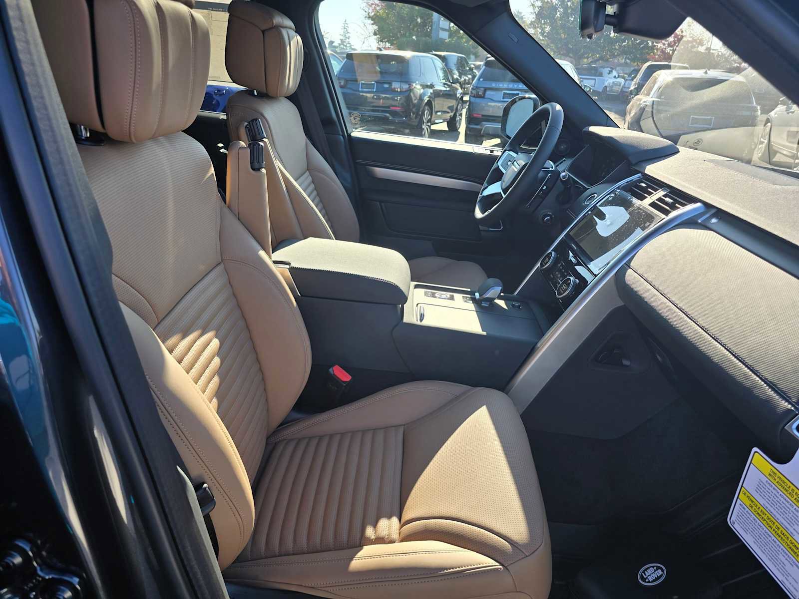 New 2025 Land Rover Discovery Dynamic SE image 11