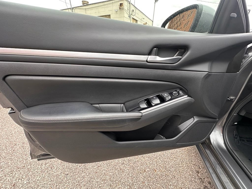 Certified 2023 Nissan Altima 2.5 SV FWD image 13