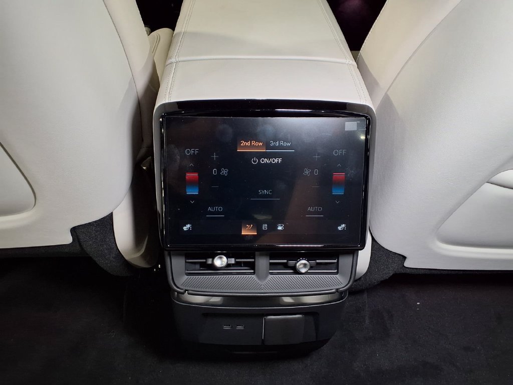New 2027 Cadillac Vistiq Luxury AWD/4WD image 12