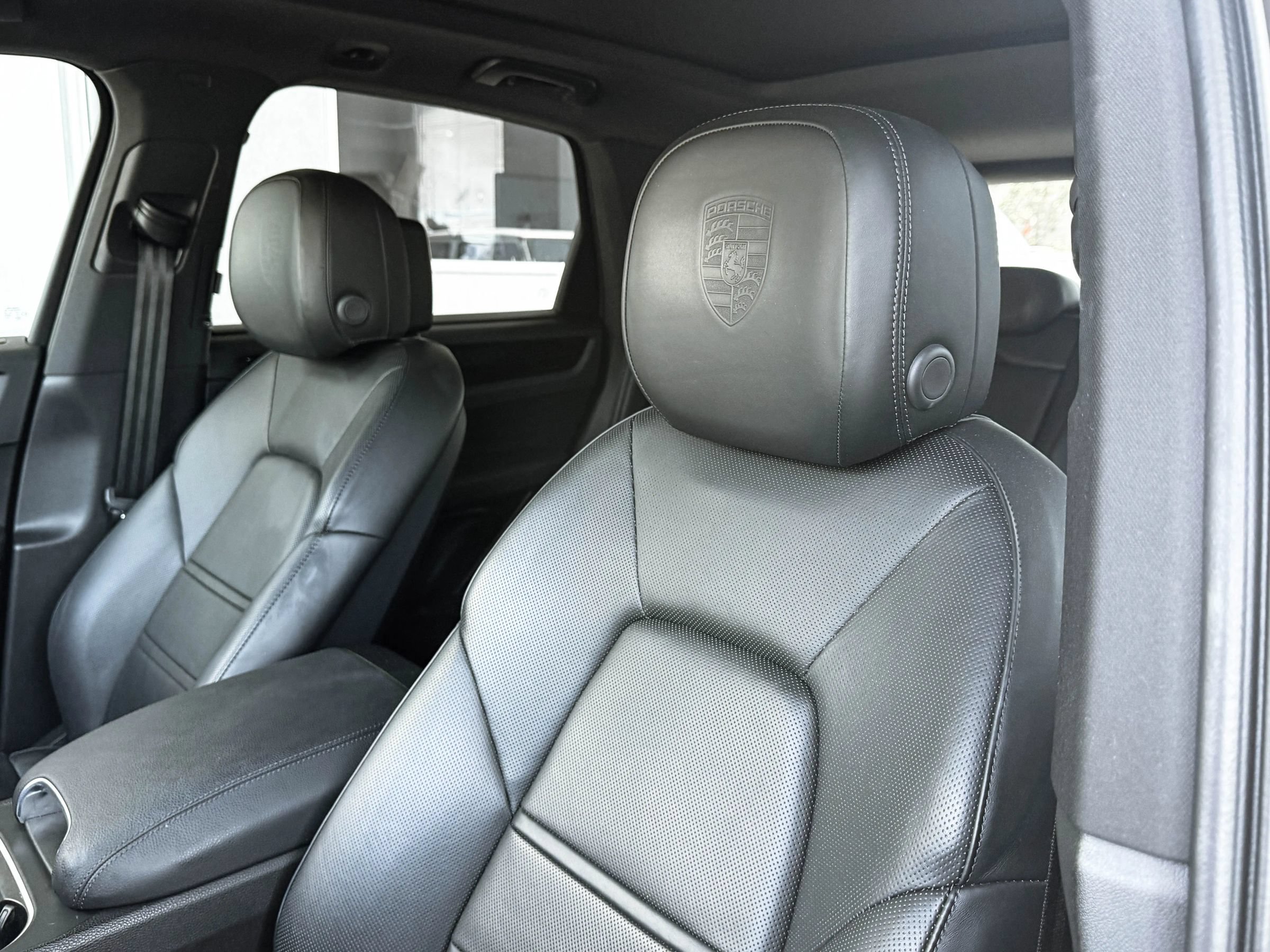 Used 2022 Porsche Cayenne Platinum Edition AWD/4WD image 23