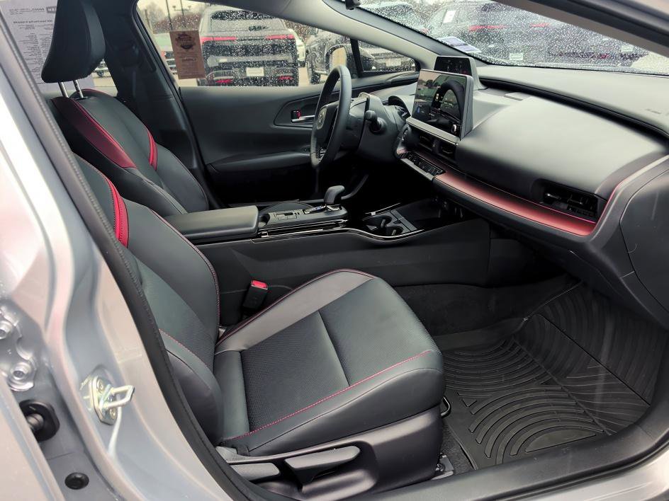 Used 2026 Toyota Prius Plug-In Hybrid image 12