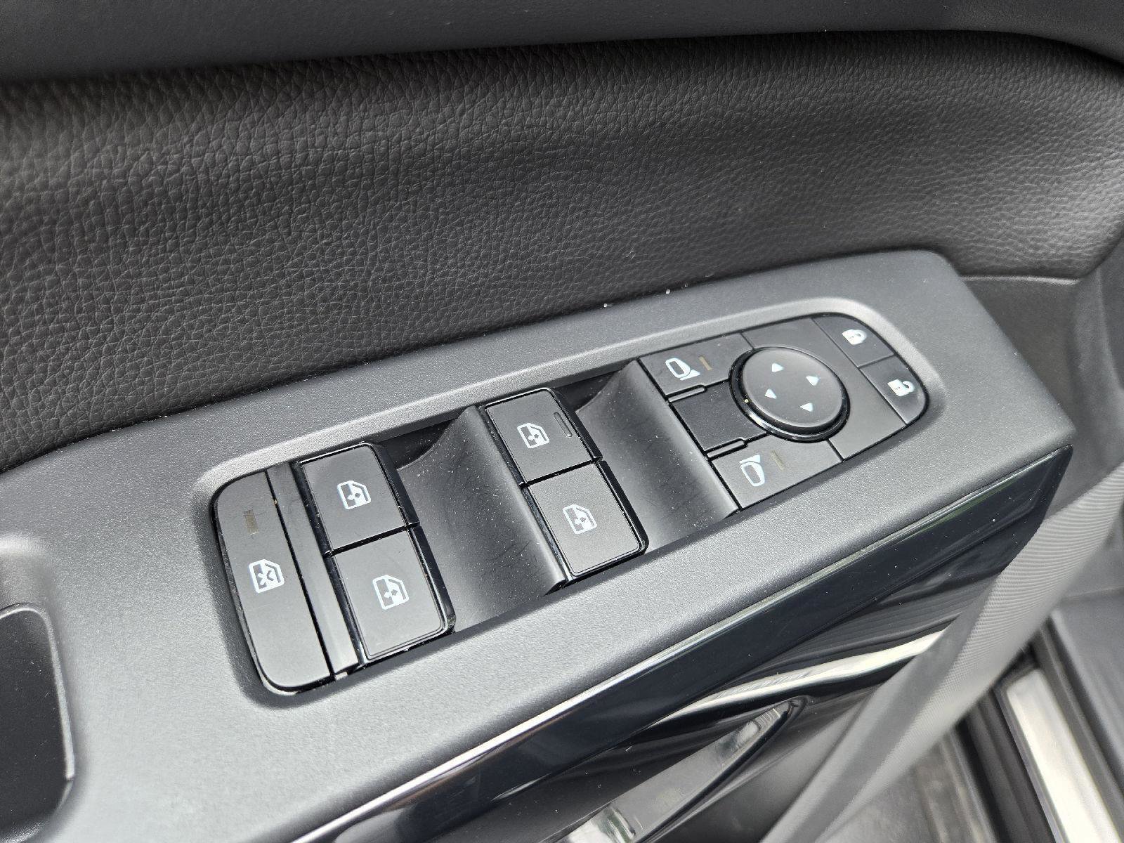 Used 2023 Nissan Pathfinder SV w/ SV Premium Package AWD/4WD image 15