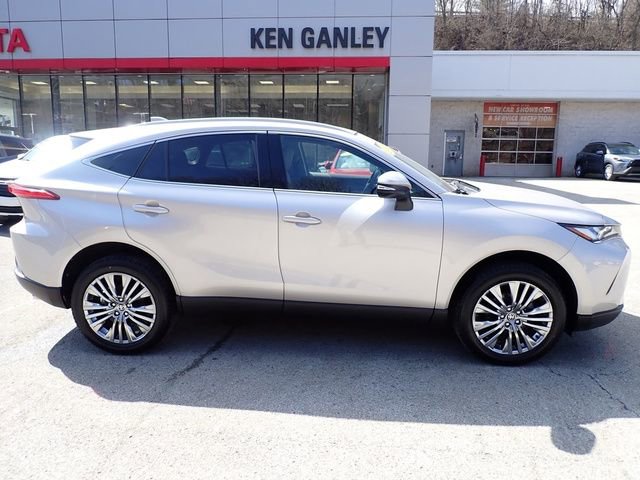 Certified 2023 Toyota Venza XLE image 2