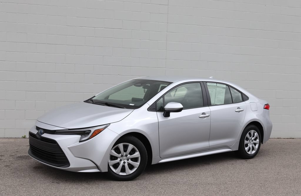 Used 2025 Toyota Corolla LE FWD image 21
