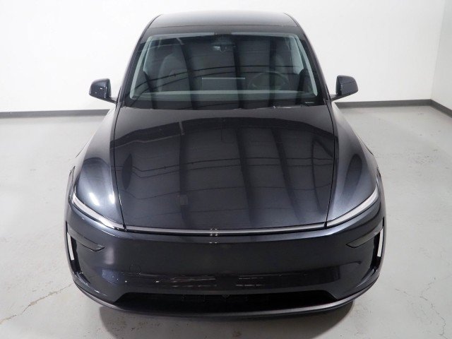 Used 2026 Tesla Model Y Long Range RWD image 12