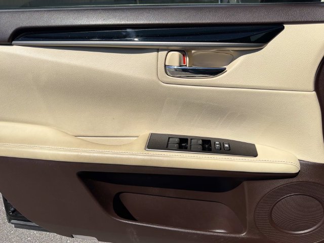 Used 2016 Lexus ES 350 w/ Accessory Package FWD image 16