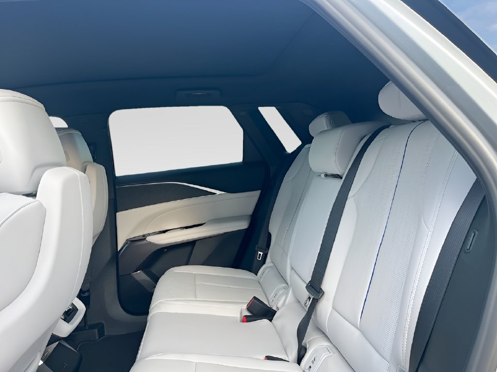 Used 2026 Cadillac Lyriq Luxury RWD image 25