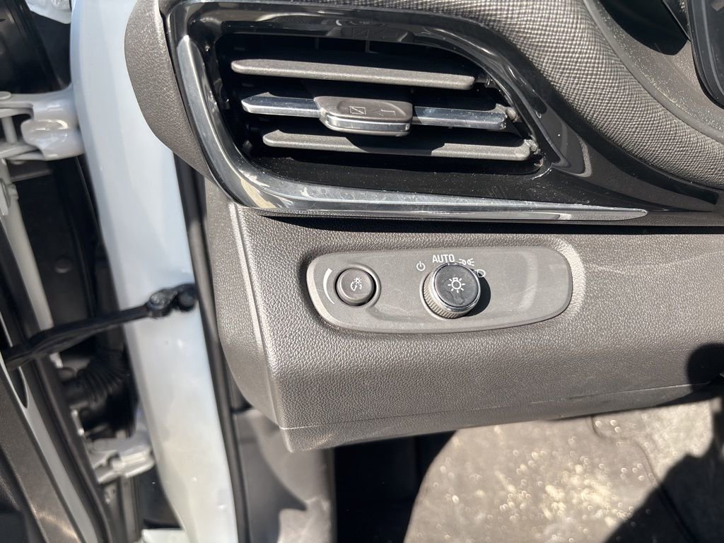 Used 2024 Buick Envista Avenir image 35