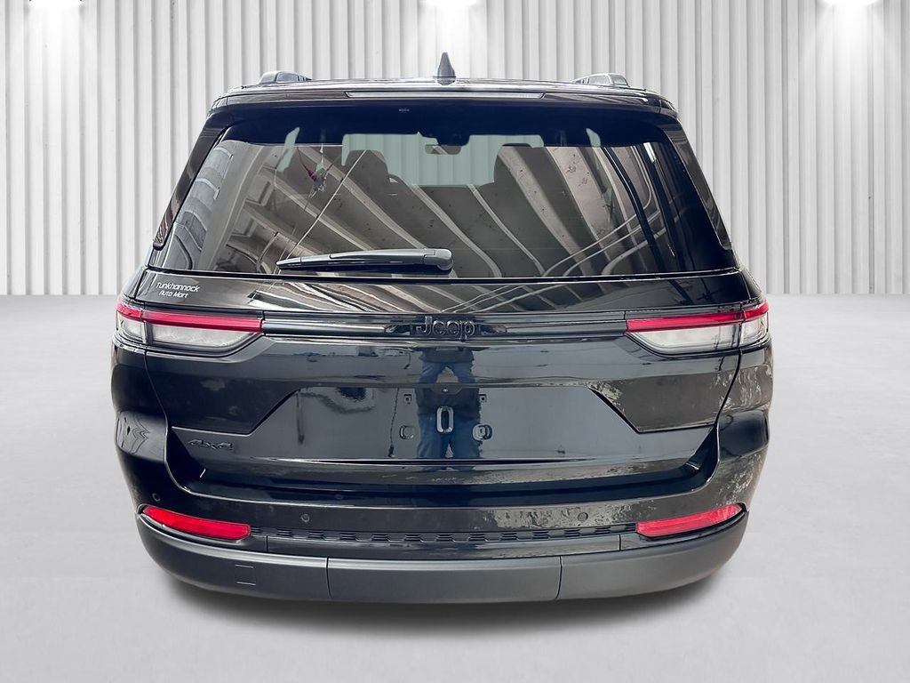 New 2025 Jeep Grand Cherokee Laredo image 6