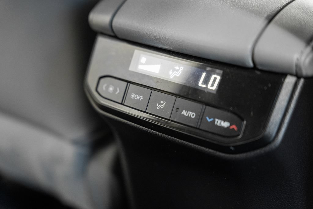 Used 2023 Toyota Highlander Limited AWD/4WD image 36