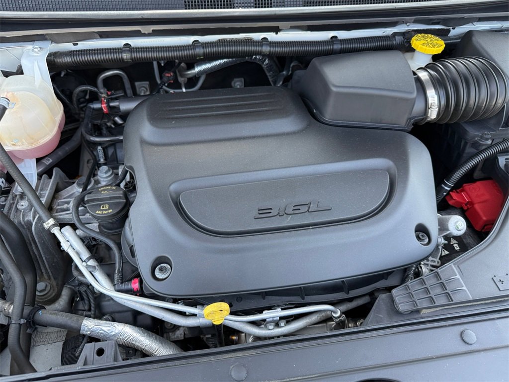 Certified 2023 Chrysler Pacifica Touring-L image 23