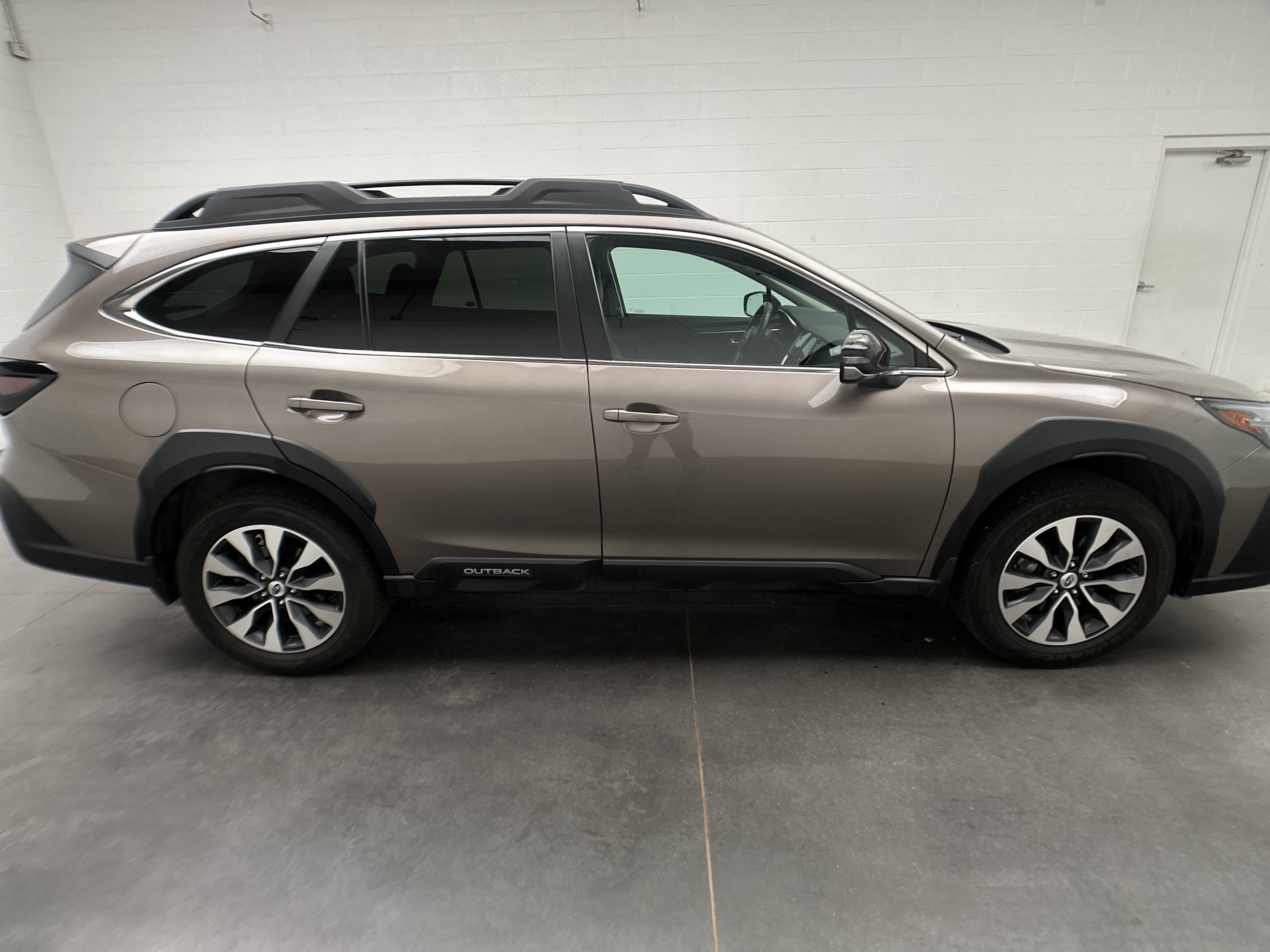 Used 2023 Subaru Outback Limited w/ Popular Package #2 AWD/4WD image 30