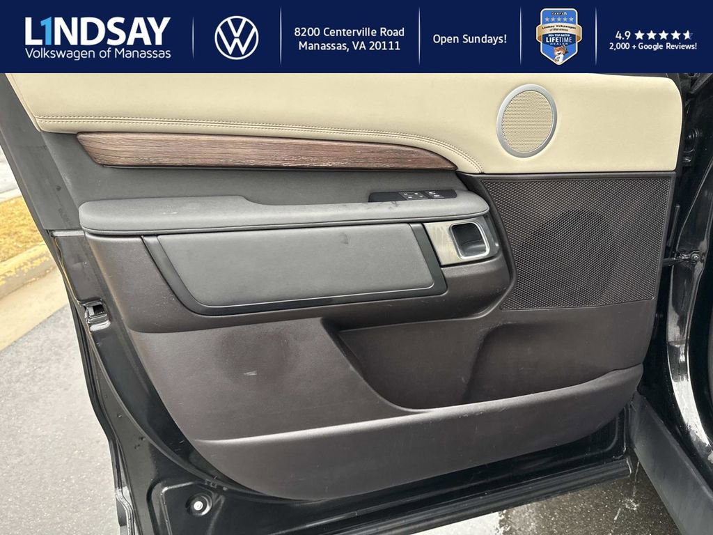 Used 2017 Land Rover Discovery HSE image 8