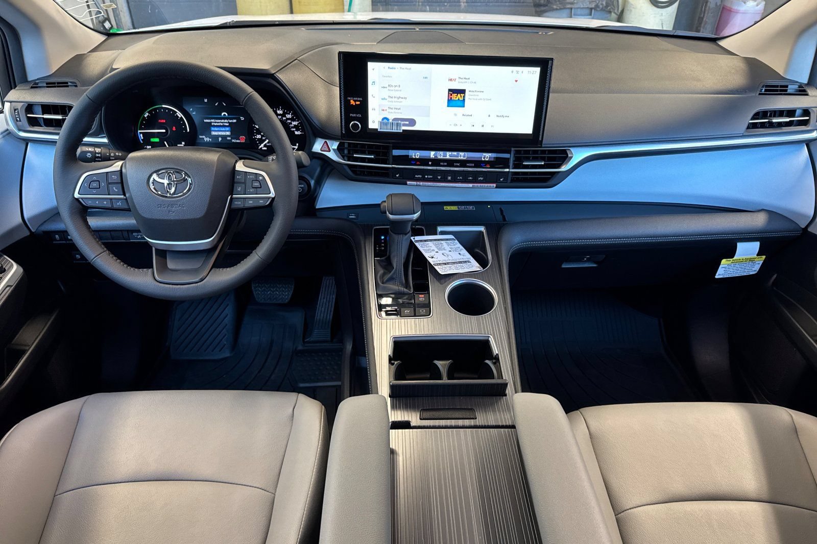 Used 2026 Toyota Sienna XLE FWD image 17