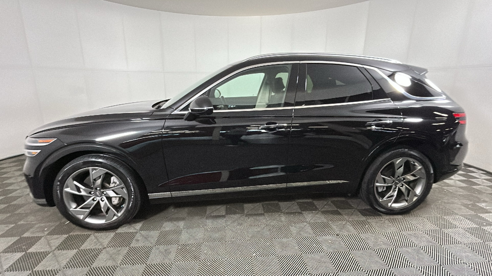 Used 2025 Genesis Electrified GV70 AWD/4WD image 7