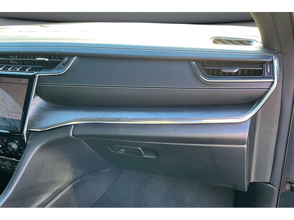 Certified 2025 Jeep Grand Cherokee Overland image 18