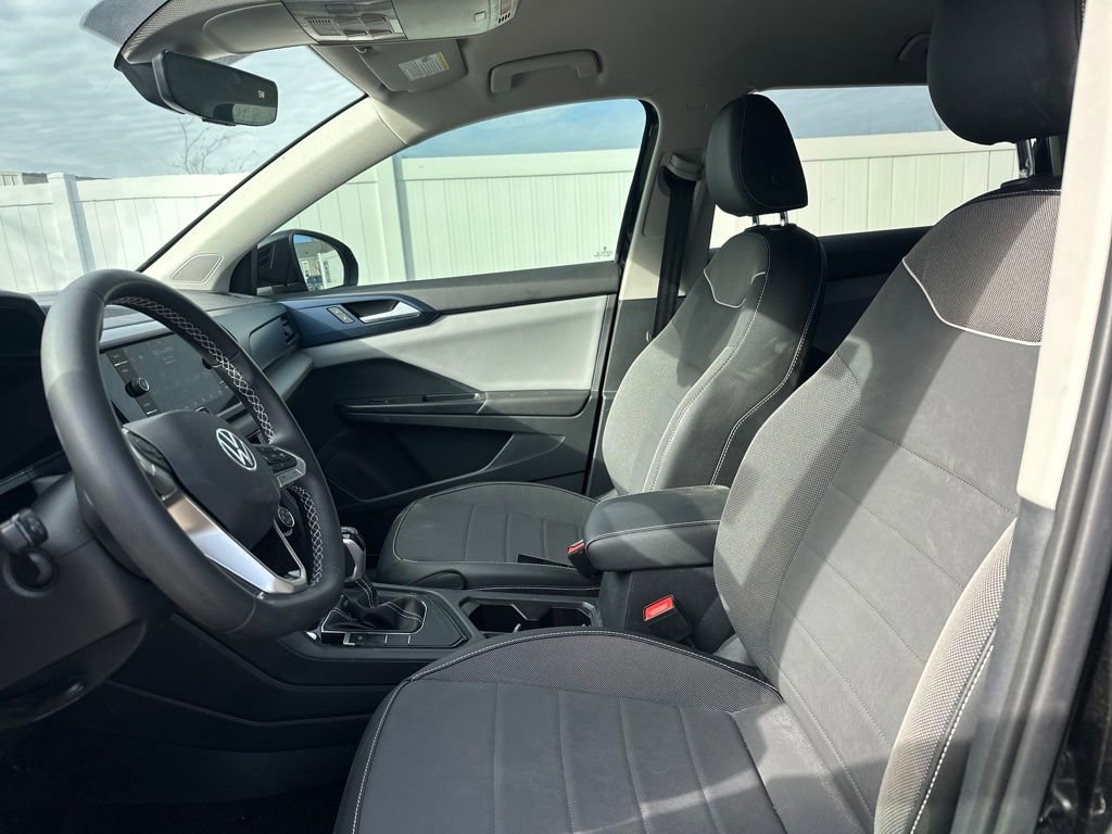 Used 2023 Volkswagen Taos SE w/ Black Wheel Package image 41