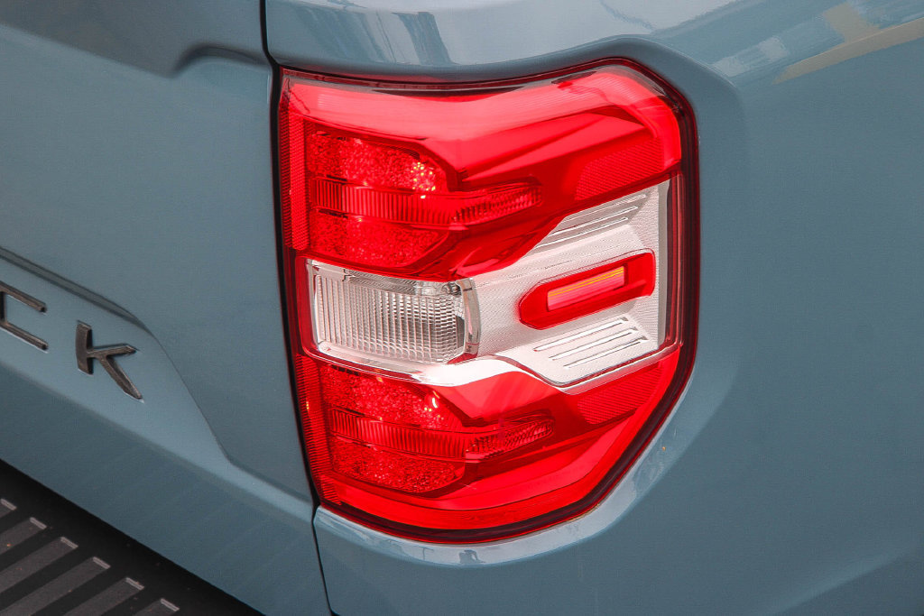 Used 2022 Ford Maverick Lariat w/ Lariat Luxury Package FWD image 12
