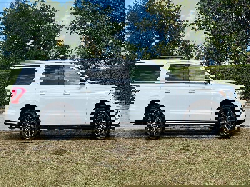 Used 2021 Ford Expedition Max Limited image 3