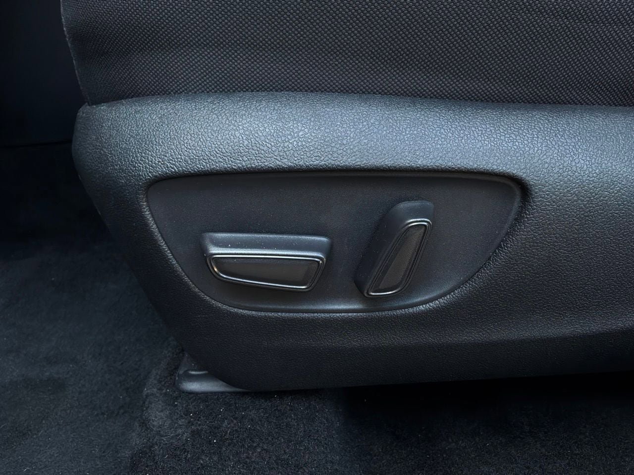 Used 2025 Toyota Highlander LE FWD image 10