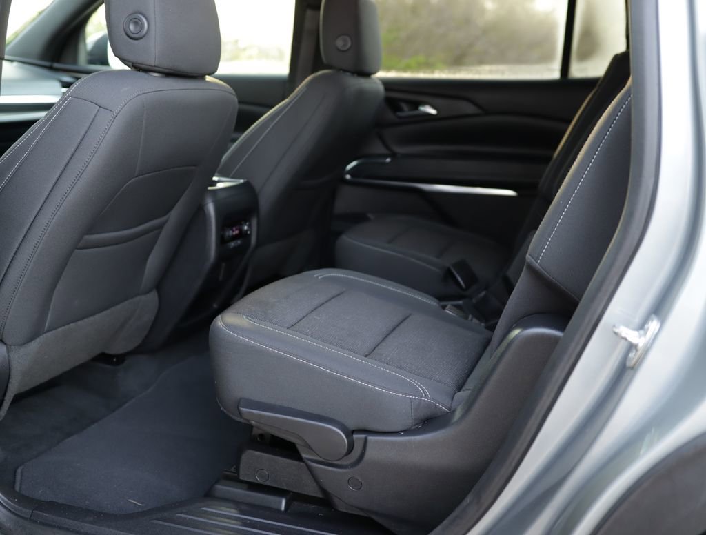 Used 2024 Chevrolet Traverse LT w/ Midnight/Sport Edition image 27
