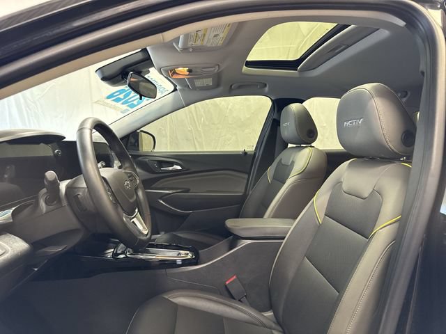 Certified 2025 Chevrolet Trax ACTIV w/ Sunroof Package FWD image 11