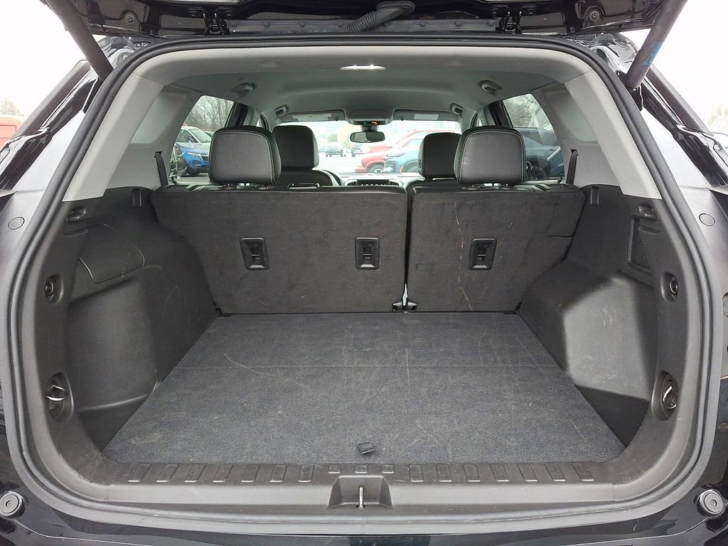 Used 2024 GMC Terrain SLT image 31