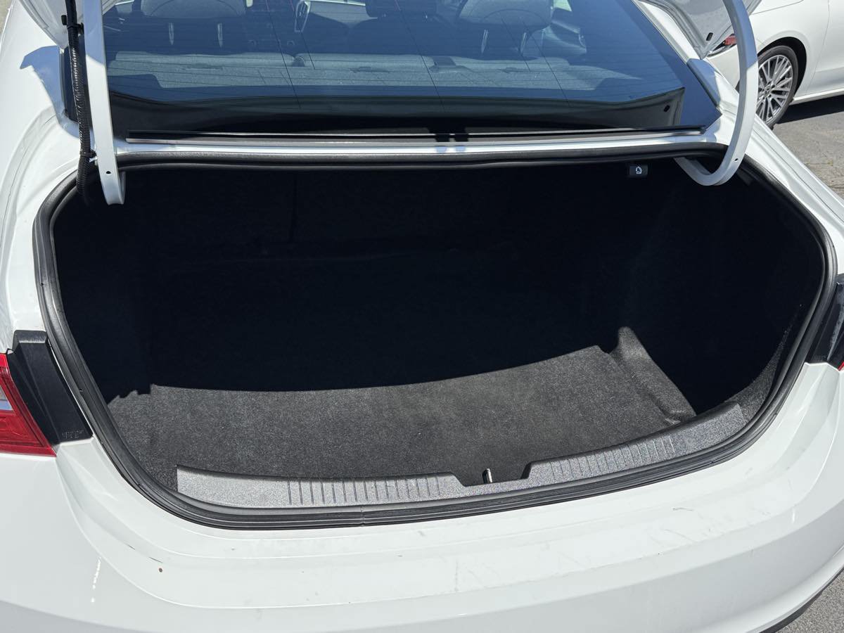 Used 2023 Chevrolet Malibu LT FWD image 15