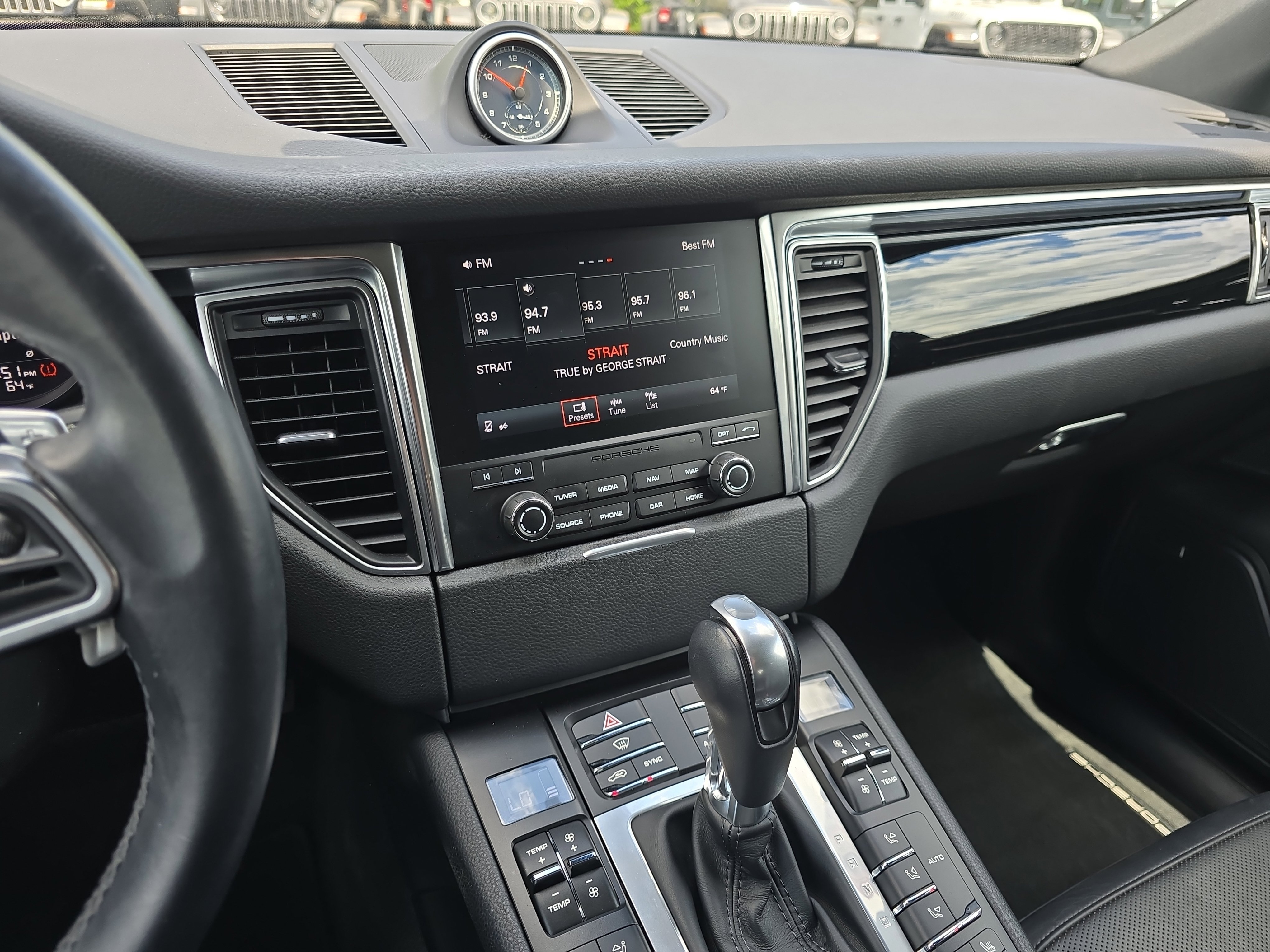 Used 2018 Porsche Macan AWD/4WD image 20