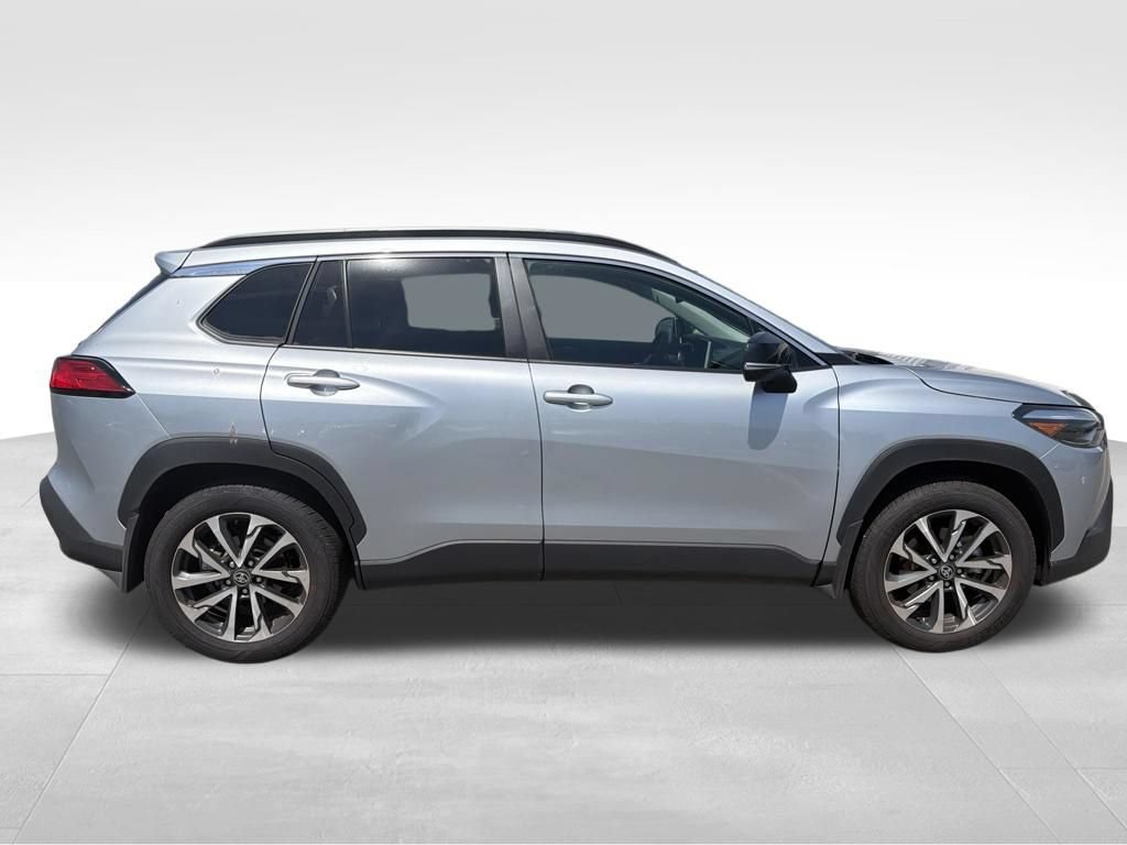 Used 2025 Toyota Corolla Cross XLE FWD image 45
