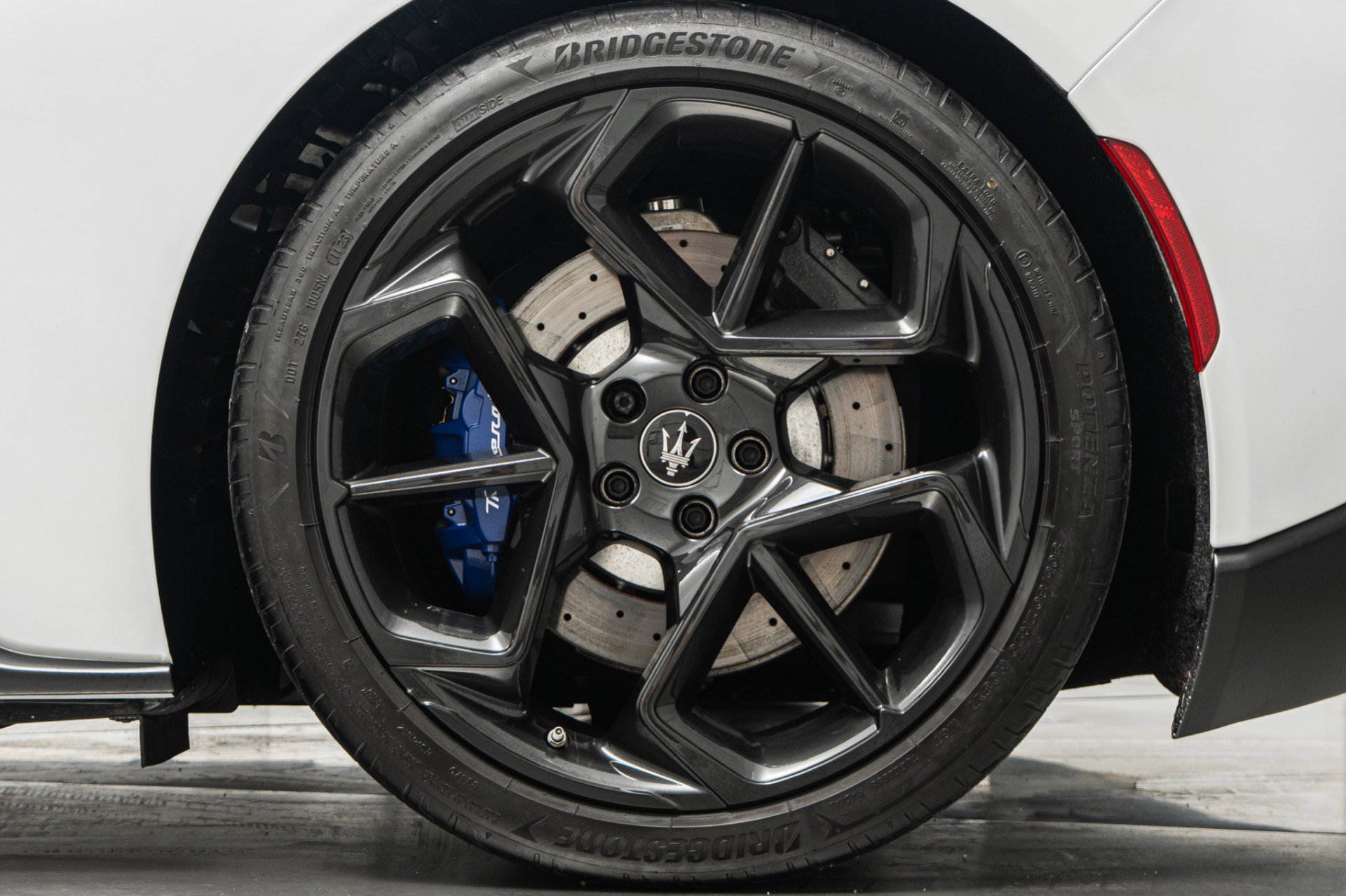Used 2023 Maserati MC20 Spyder RWD image 11