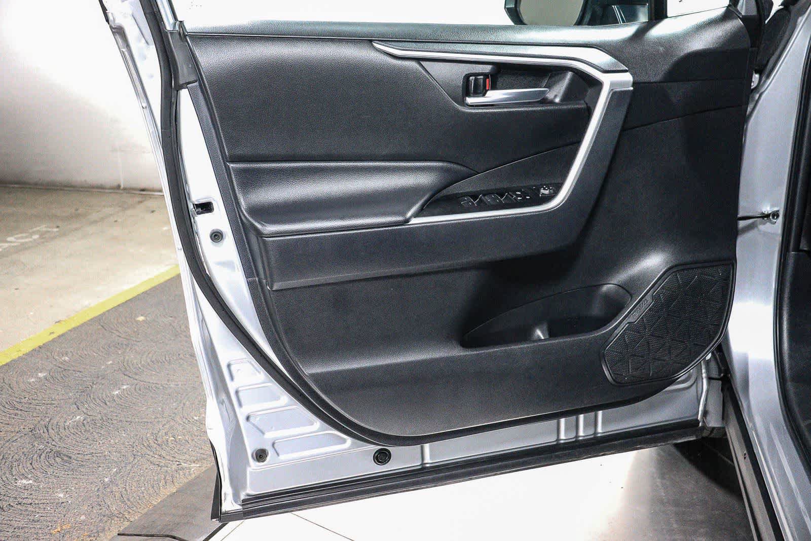 Certified 2024 Toyota RAV4 XLE FWD image 22