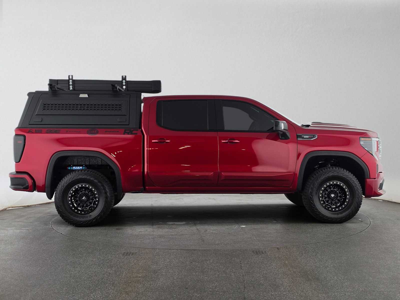 Used 2024 GMC Sierra 1500 AT4 w/ Technology Package AWD/4WD image 2