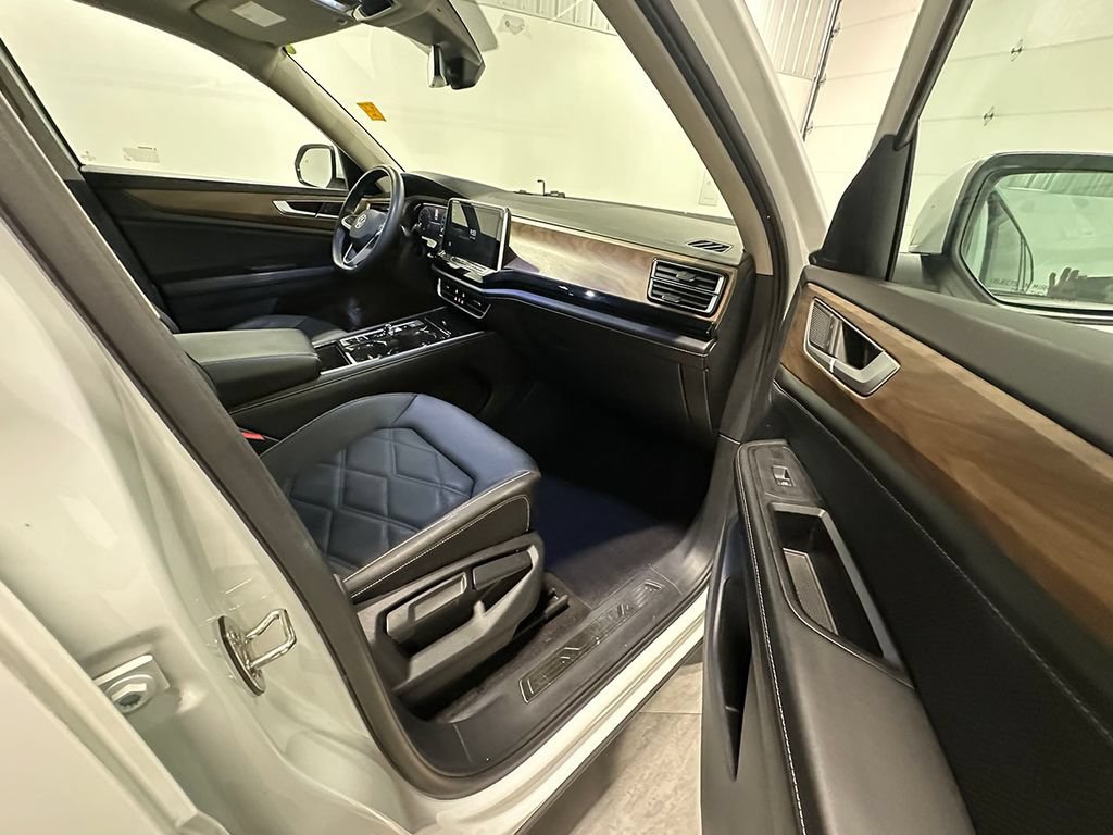 Used 2024 Volkswagen Atlas SE w/ Panoramic Sunroof Package AWD/4WD image 29