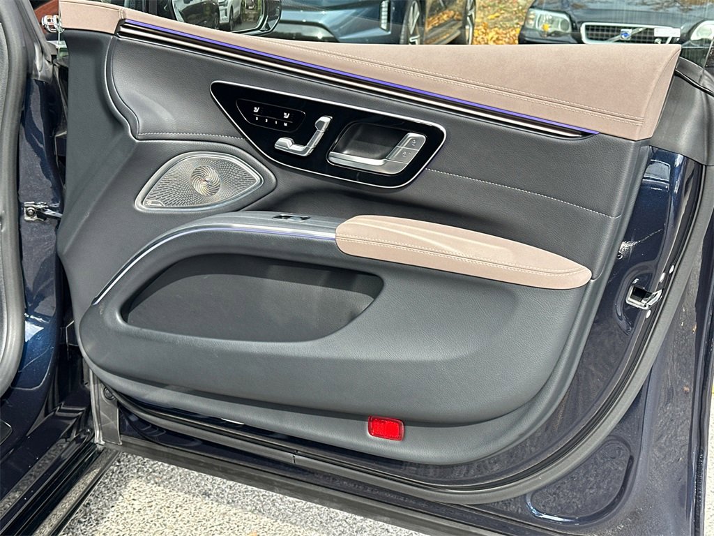 Used 2023 Mercedes-Benz EQS 580 4MATIC Sedan w/ Exclusive Trim Package image 16
