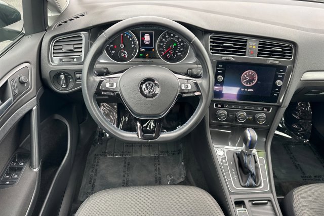 Used 2017 Volkswagen e-Golf SE w/ DC Fast Charging Package FWD image 16