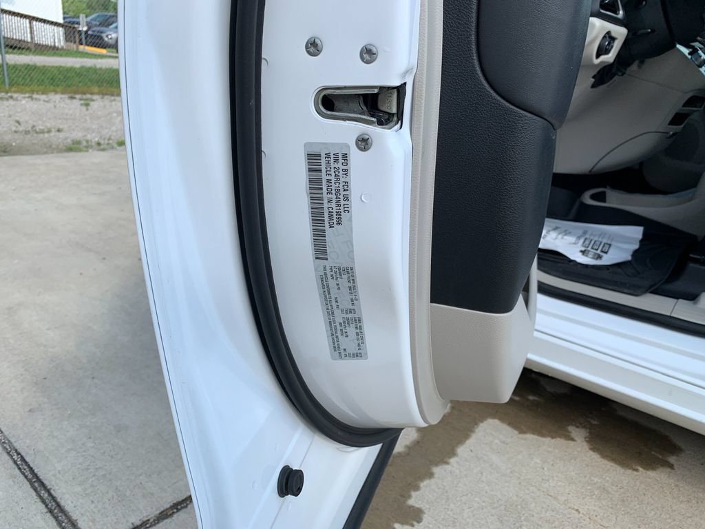 Used 2022 Chrysler Pacifica Touring-L FWD image 37