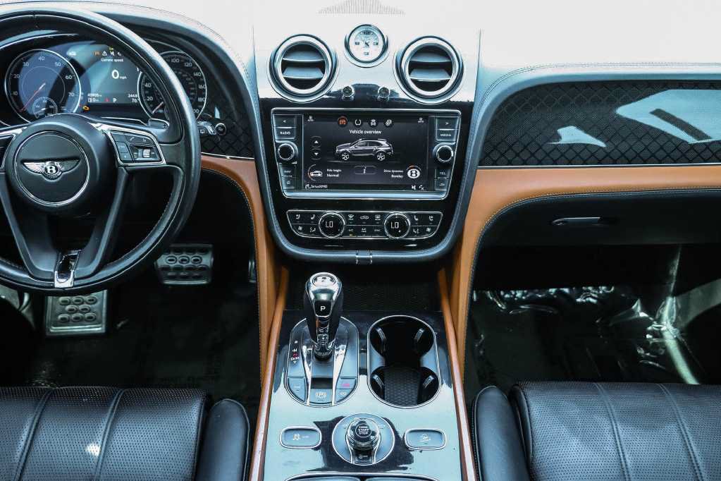 Used 2020 Bentley Bentayga AWD/4WD image 16