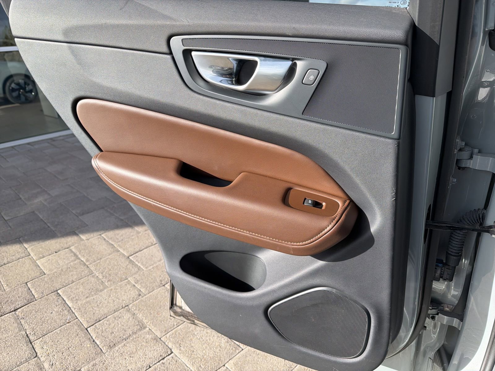 Certified 2025 Volvo XC60 T8 Plus w/ Protection Package Premier image 92