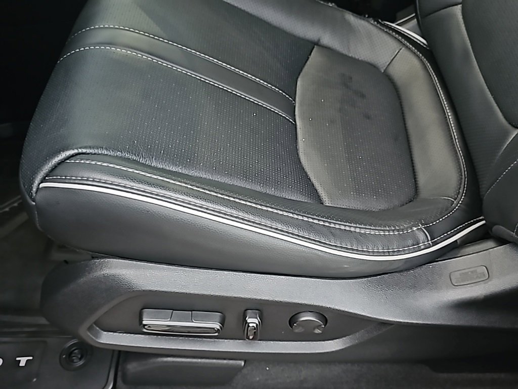 Used 2025 Honda Pilot Elite image 13