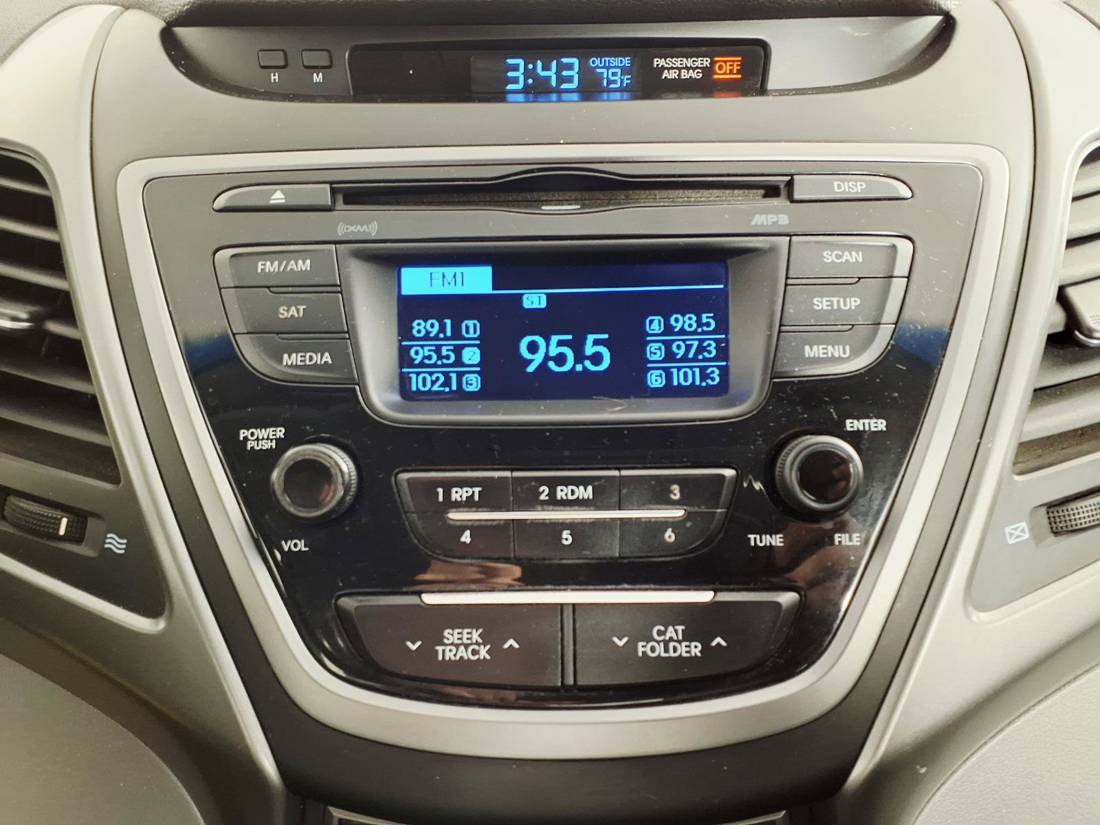 Used 2015 Hyundai Elantra SE FWD image 19