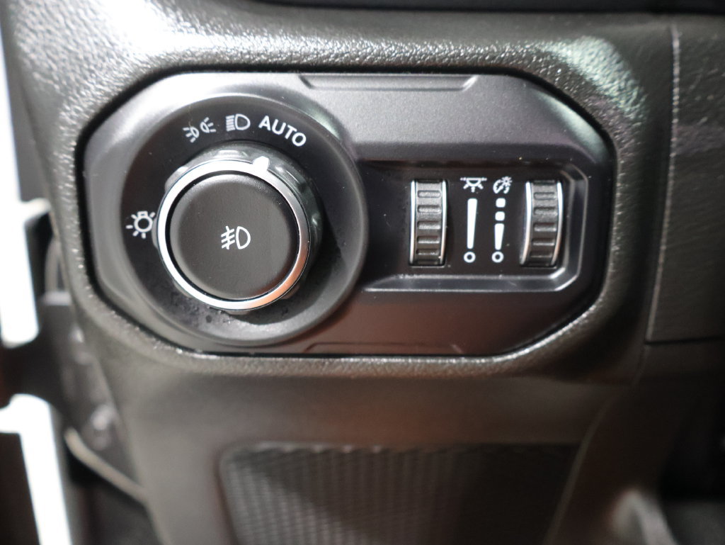 Used 2022 Jeep Wrangler Unlimited Sahara w/ Cold Weather Group AWD/4WD image 32